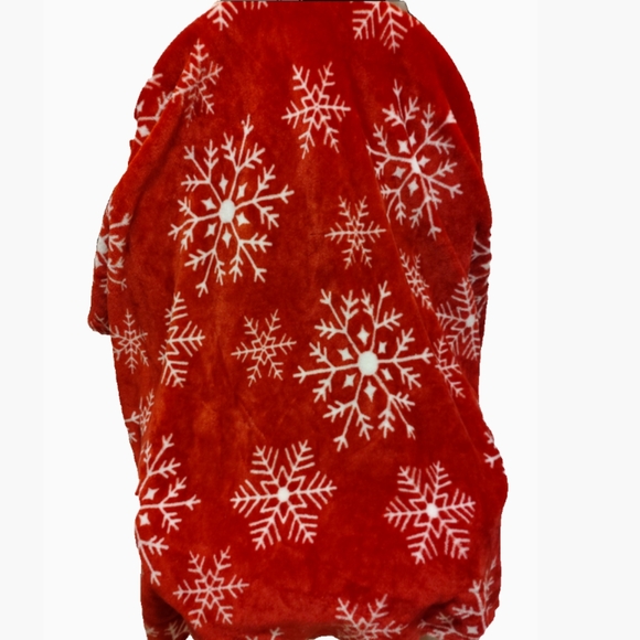 Red Soft Blanket with Snowflakes - Picture 6 of 14